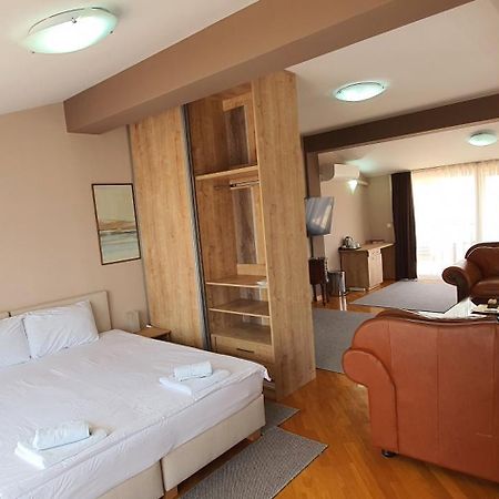 Premier Hotel Скопие Екстериор снимка
