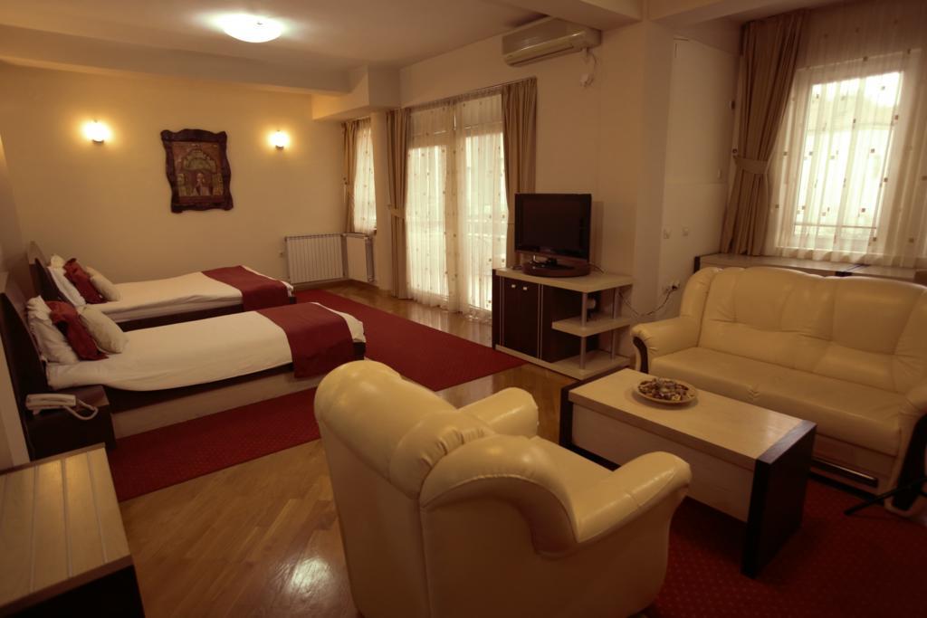Premier Hotel Скопие Екстериор снимка
