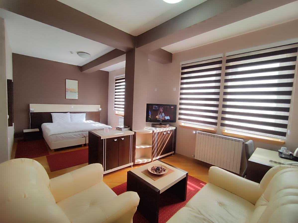 Premier Hotel Скопие Екстериор снимка