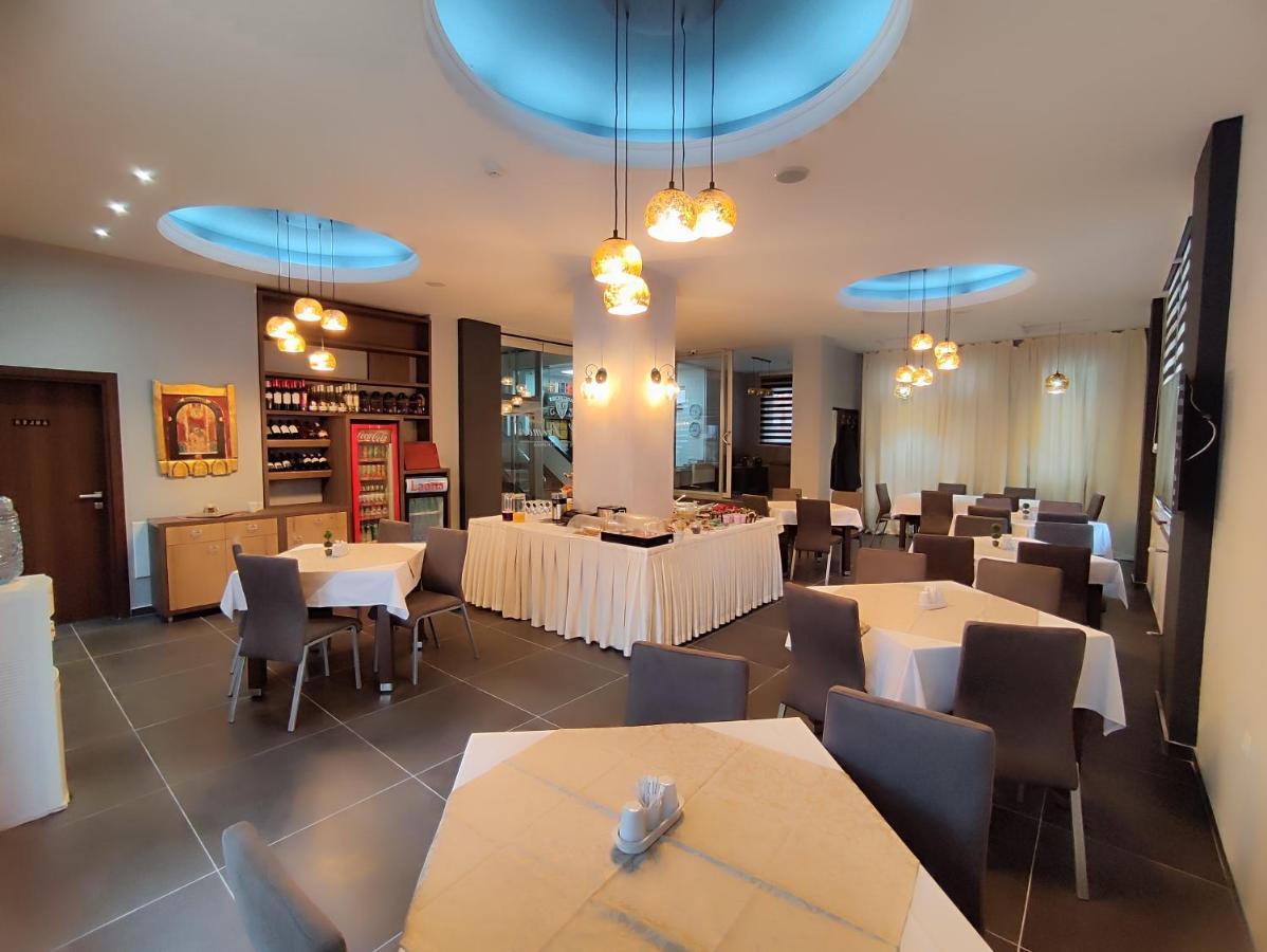 Premier Hotel Скопие Екстериор снимка