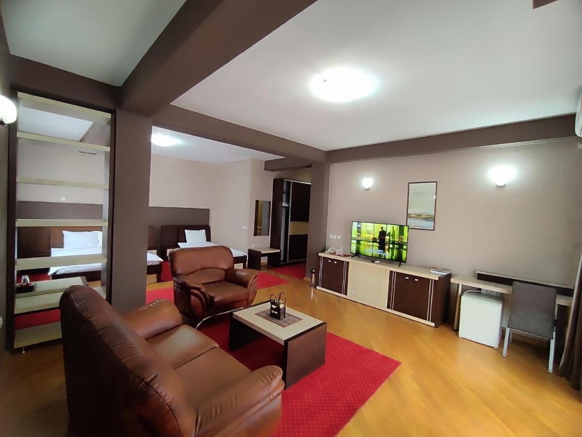 Premier Hotel Скопие Екстериор снимка