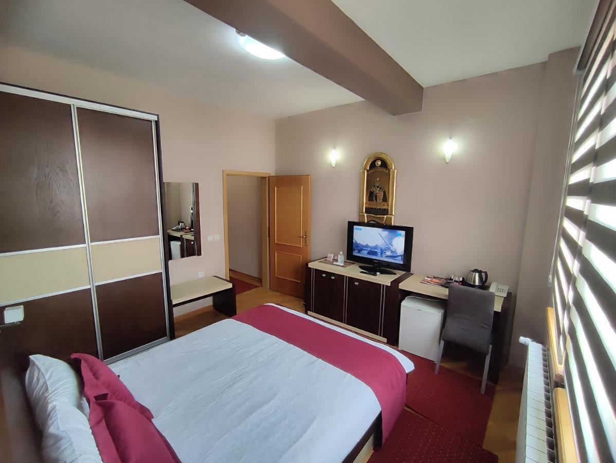 Premier Hotel Скопие Екстериор снимка