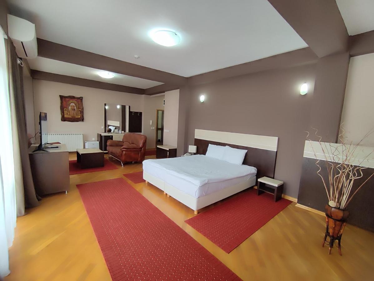 Premier Hotel Скопие Екстериор снимка