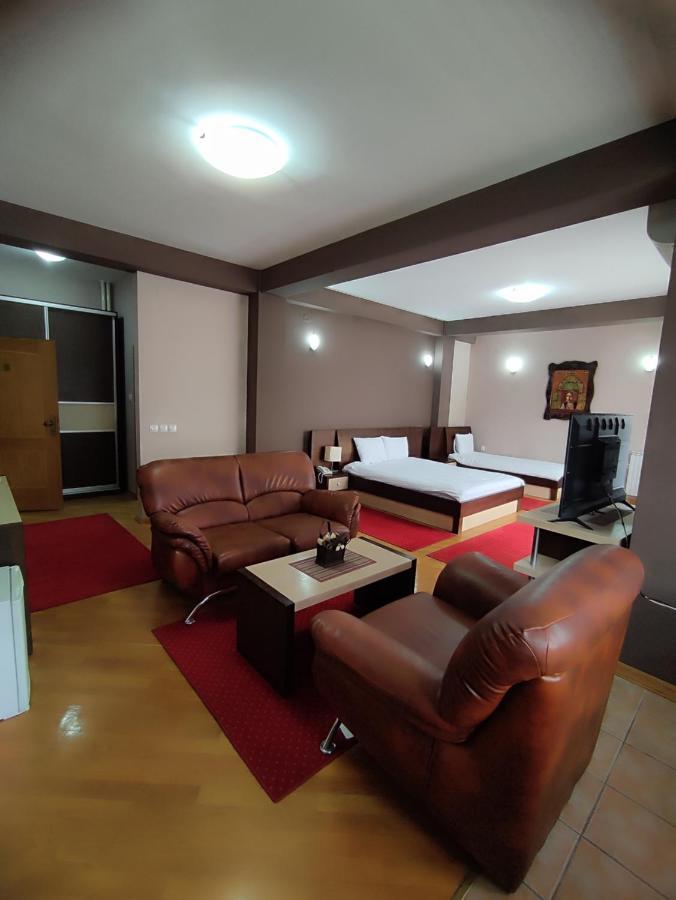 Premier Hotel Скопие Екстериор снимка