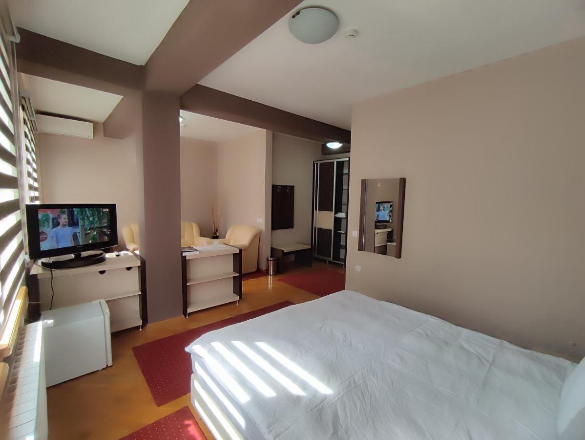 Premier Hotel Скопие Екстериор снимка