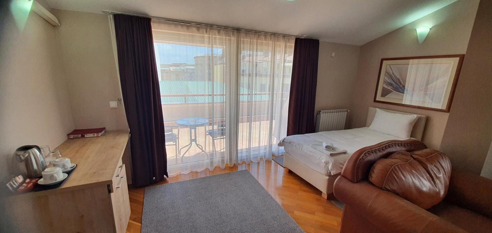 Premier Hotel Скопие Екстериор снимка